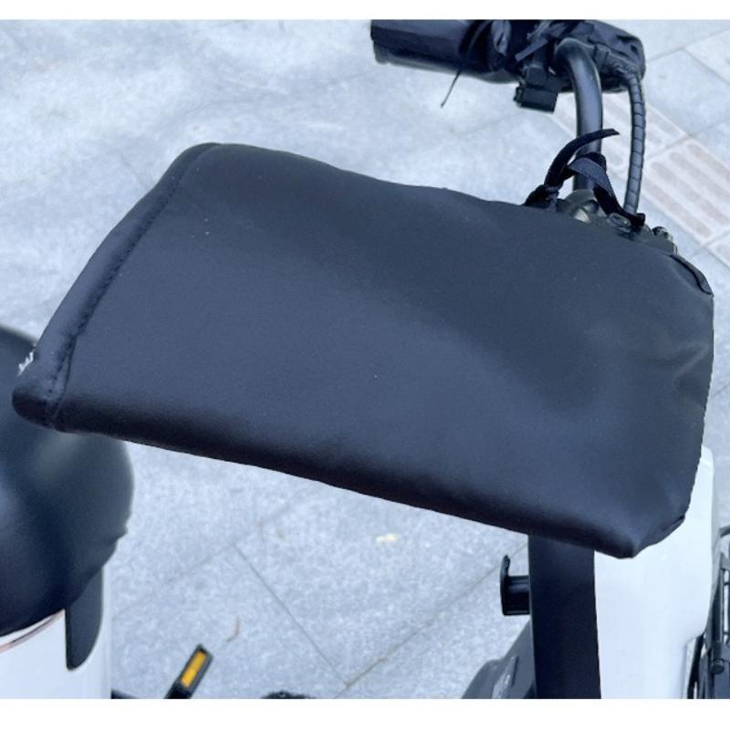 Two sets of warm gloves for motorcycles, winter handlebar gloves, and hand protectors for electric bikes