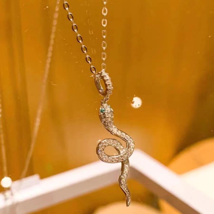Shining Diamond Snake Necklace: Women's Luxury Fashion Clavicle Chain with Simple, Elegant Design