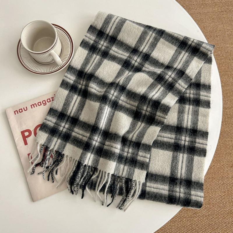 Selected 100 Small Wool Scarves Autumn and Winter Classic Plaid Scarves Unisex Warm Scarves