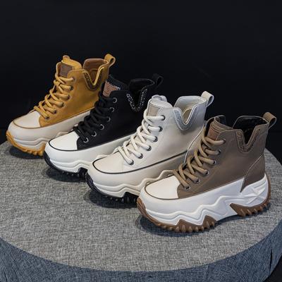 Aumento de altura interna de couro Sapatos de pai Sapatos esportivos e de lazer femininos Sapatos femininos versáteis de sola grossa e cano médio