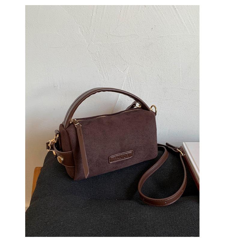 

Retro texture portable pillow bag women s bag 2025 new Korean version niche design Boston bag shoulder messenger bag темно-коричневого кольору
