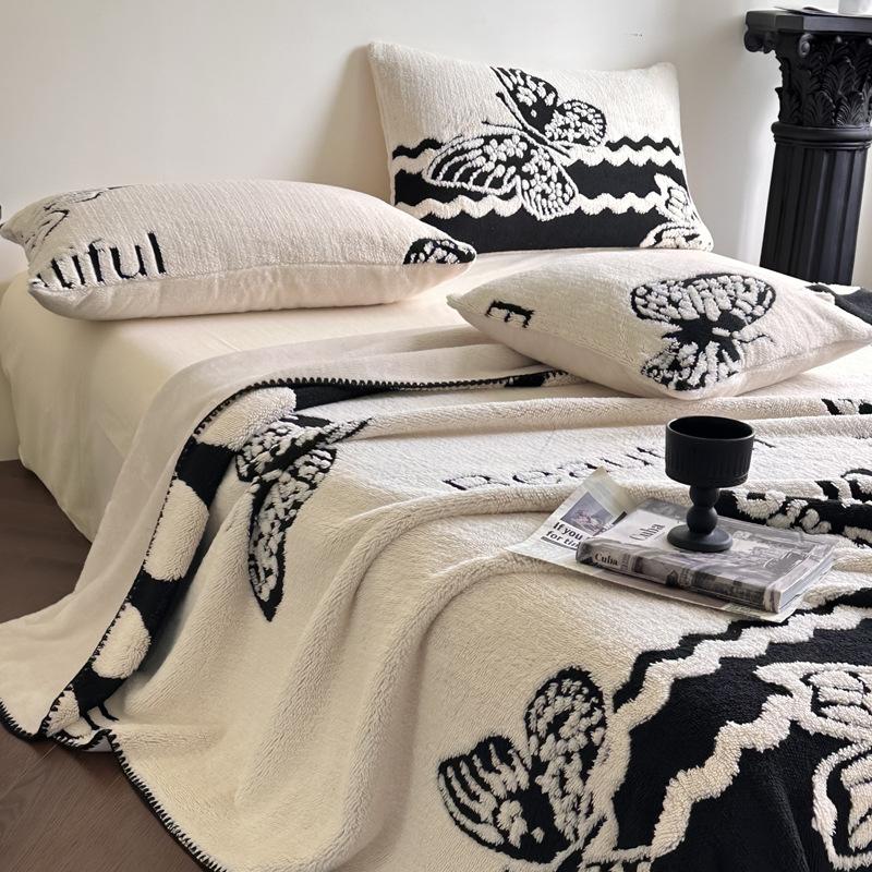 Cationic blanket solid color autumn and winter plush blanket office lunch break blanket warm home