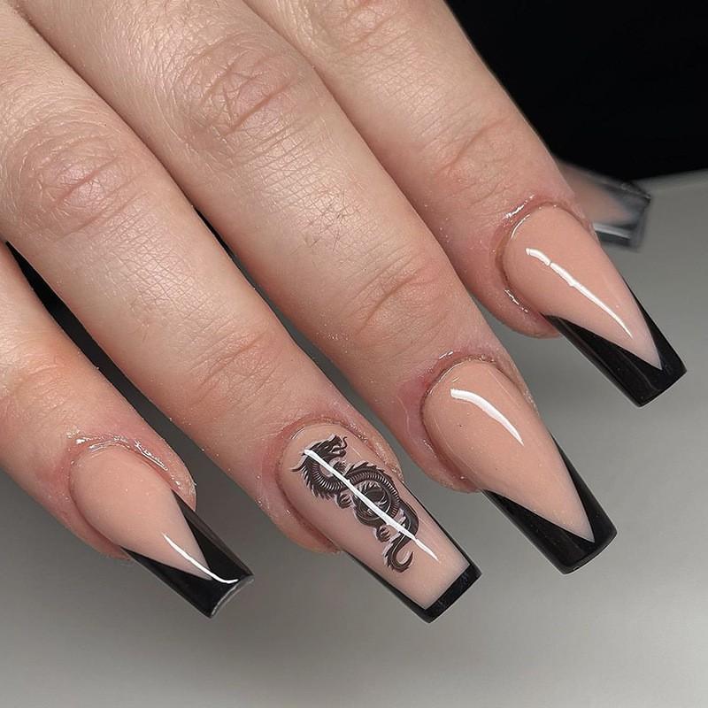 

Wearable Nail Plate Finished Black French Dragon Pattern False Nails