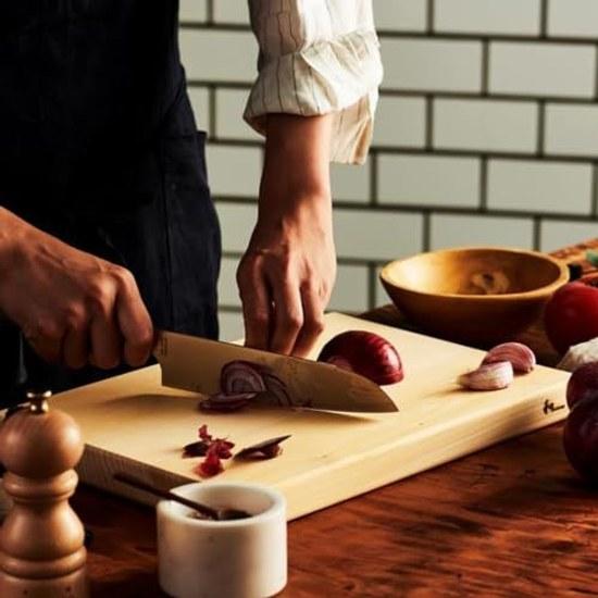 NAGOMI Hinoki Cutting Board (Large) - that is gentle on knives maintaining sharpness. Made from material excellent antibacterial properties.