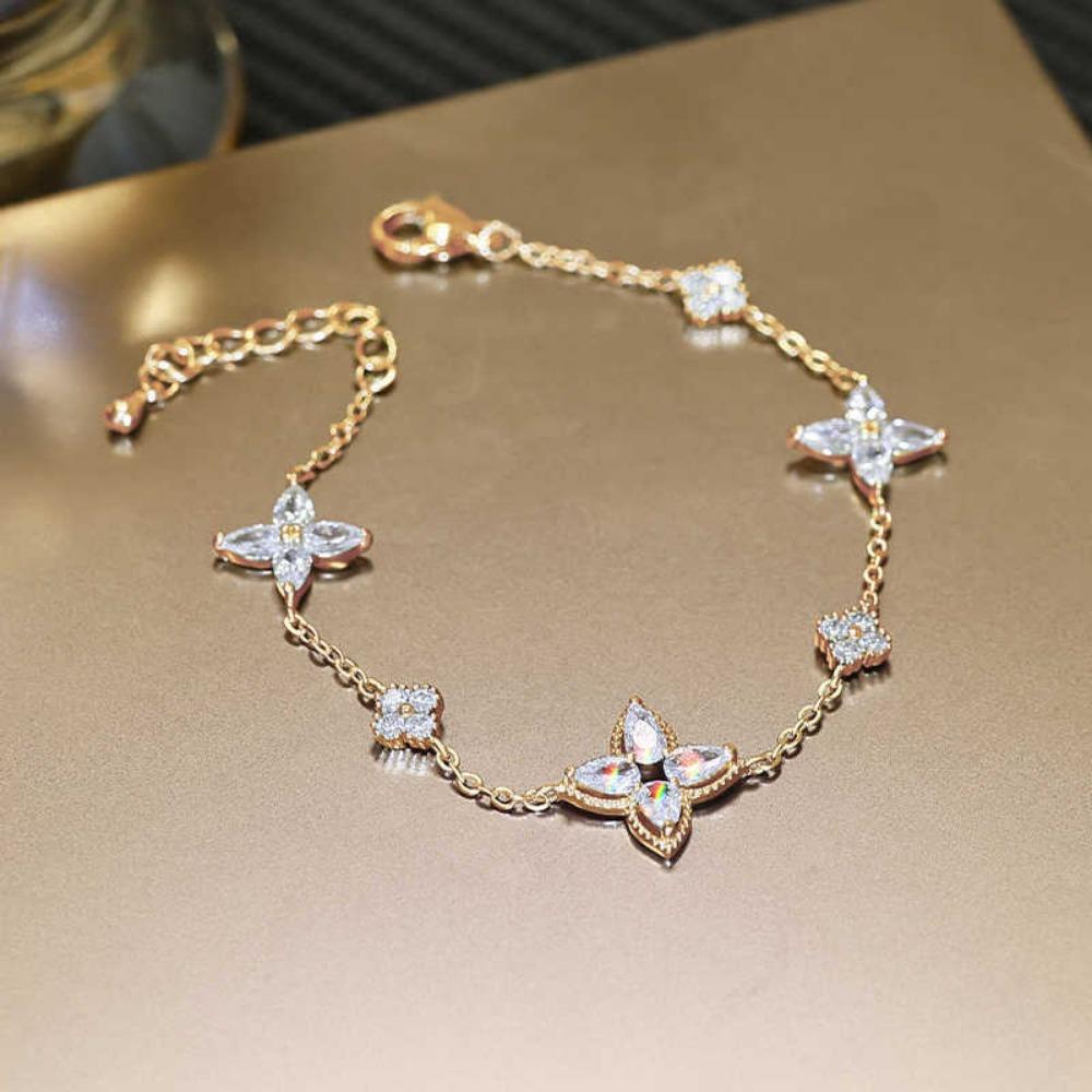 High-end Lucky Four-leaf Clover Bracelet Light Luxury High-end Temperament Hand Jewelry Fashion Design Jewelry