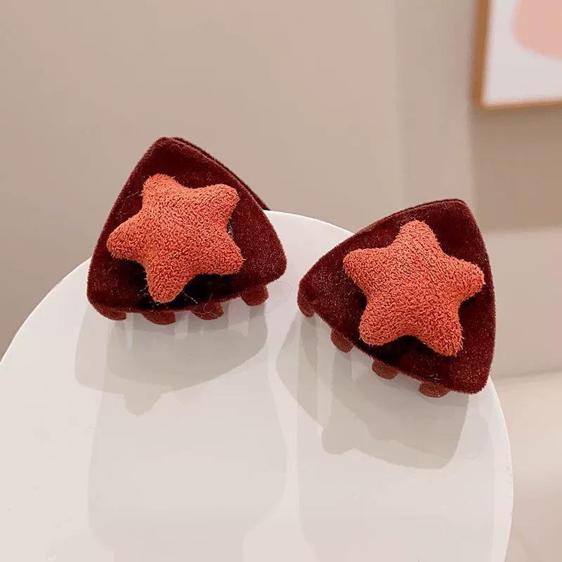 

2 шт. Маленькие треугольные милые заколки для волос в виде кошки, сердца, звезды для девочек, бесследные зажимы-крабы для укладки, детские аксессуары для волос, подарок