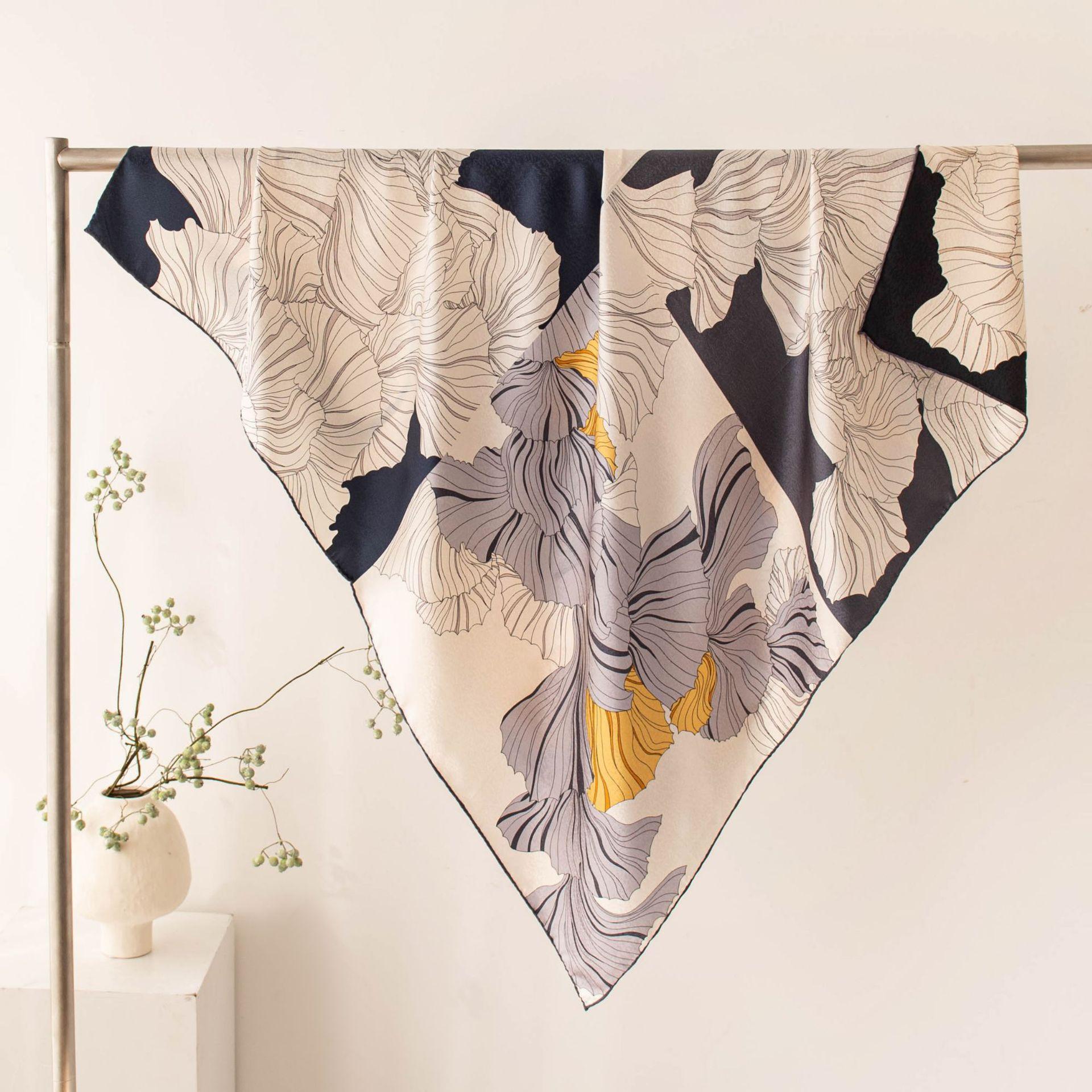 Spring 2026 Silk Silk Scarf Square Scarf Fashion Versatile Double-sided Block High-end Big Flower Silk Scarf 106*106cm