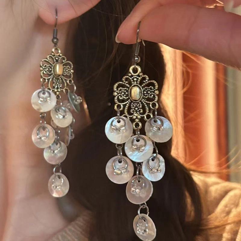 High-End Ethnic Shell Tassel Earrings: Retro Niche, Versatile Design, Elegant Heavy Work Ear Studs for Women