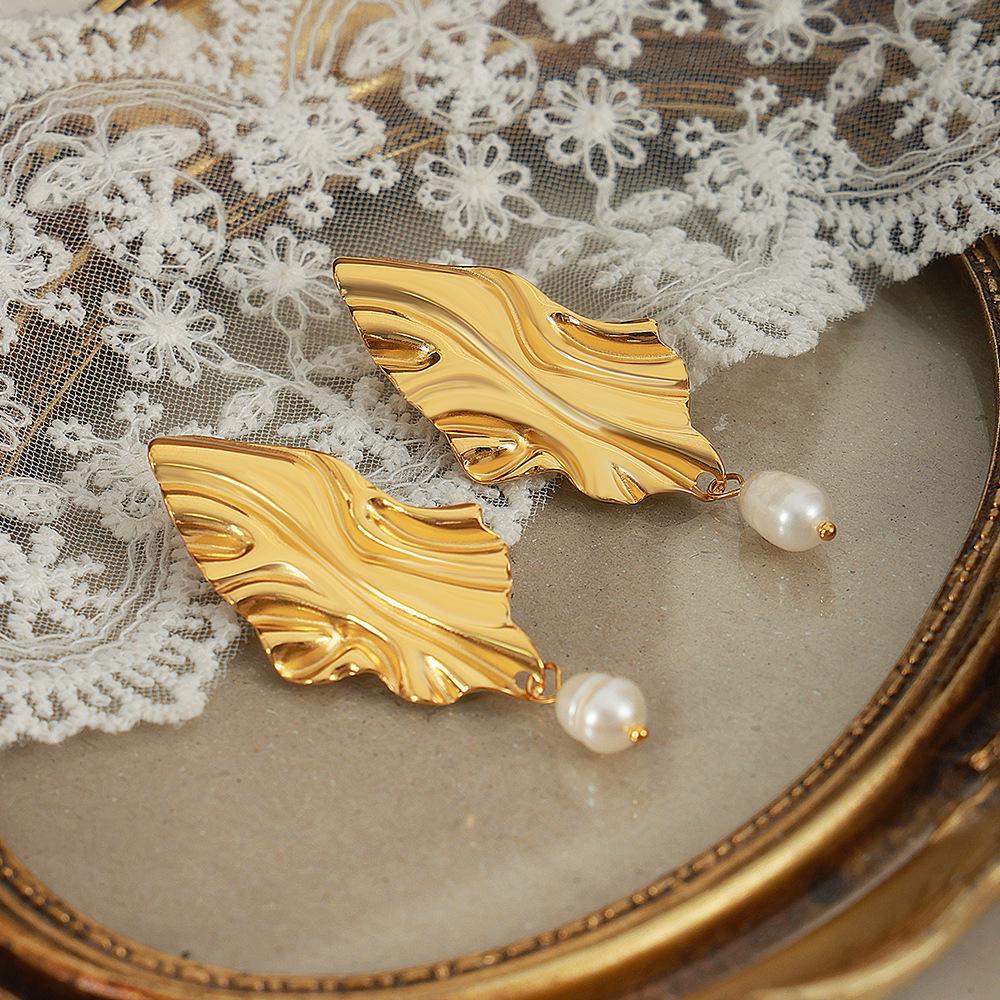

High-End Irregular Pleated Freshwater Pearl Earrings in Gold-Plated Titanium Steel