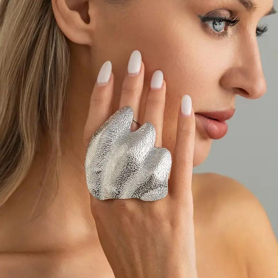 New Fashion 1Pc Minimalism Irregular Texture Knuckle Rings Women Trendy Punk Silver Color Metal Finger Accessories Jewelry Gift