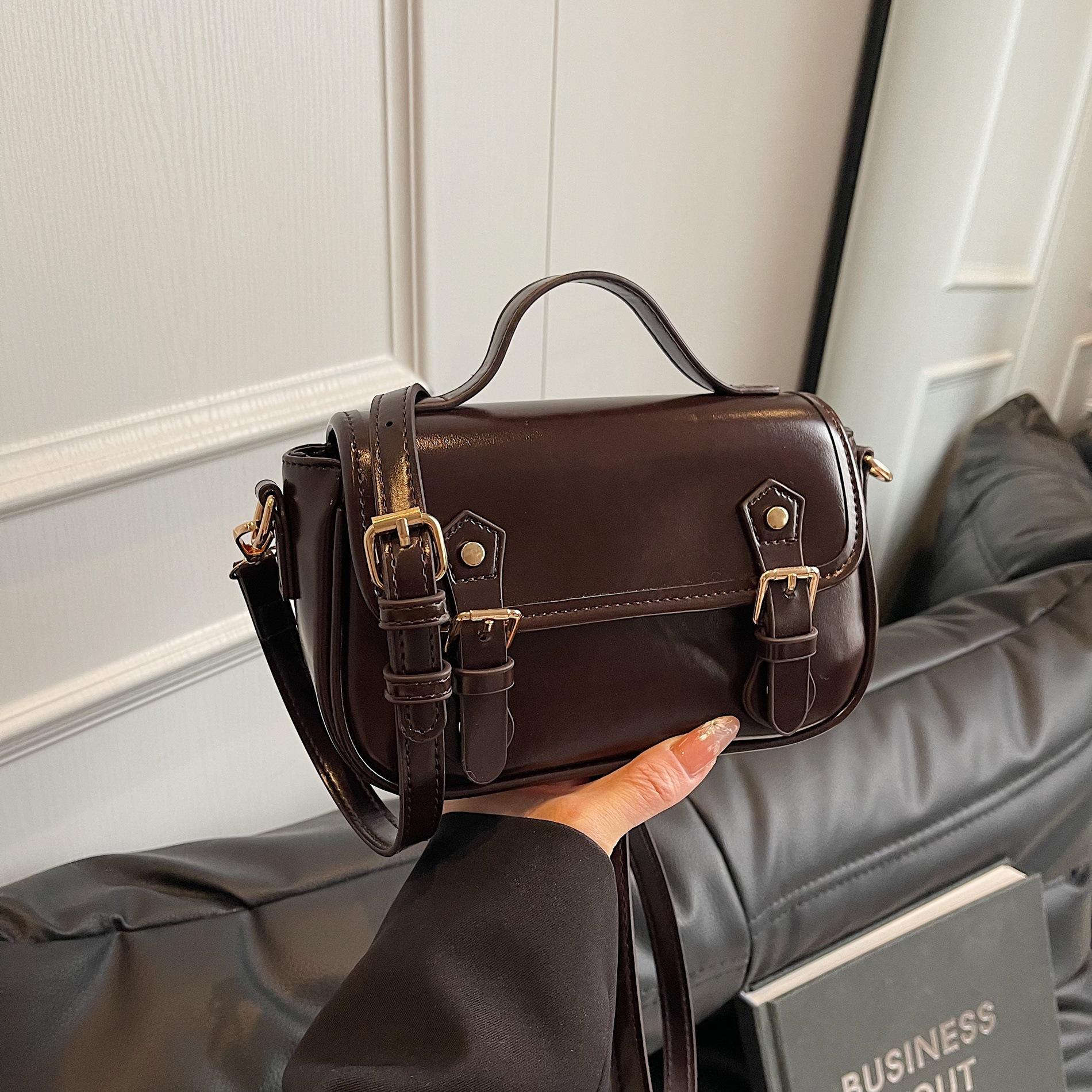 

Premium texture small bag women s 2025 new autumn and winter versatile messenger bag fashion handbag super fire small square bag кавовий