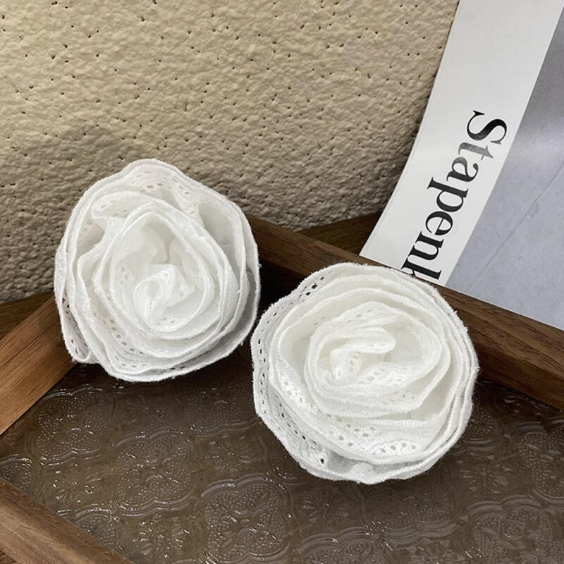 Vera Point Clip Hairpin Rose Flower Hair Clip white