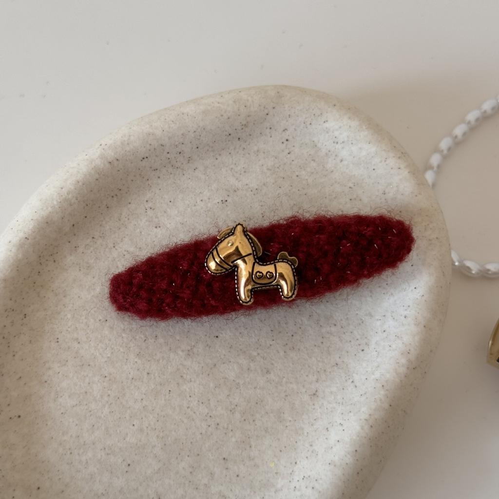Little Horse Red Hairpin for Commuting, A Unique BB Hairpin with Fashionable and Stylish Design Elements.