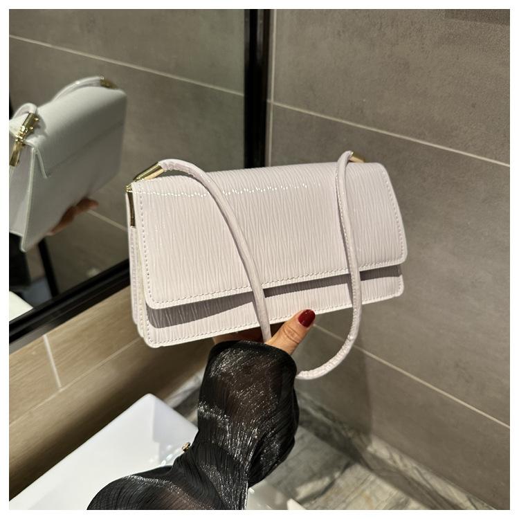 

Женская сумка мода корейская версия сумка через плечо сумка подмышка 2024 новая сумка женская сумка тренд портативная женская сумка белый