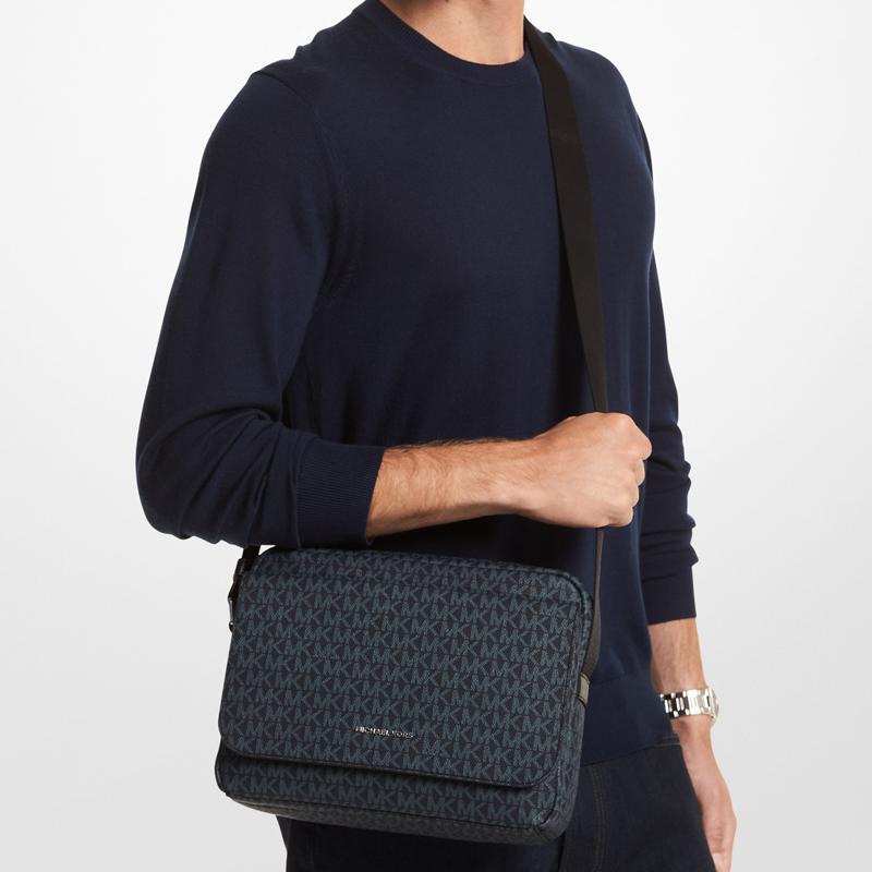 Michael Kors Cooper Classic Solapa Presbicia Casual Viaje Diario Cuero Artificial Bolso para Cámara Bolso Cruzado Mediano Hombre Azul Oscuro
