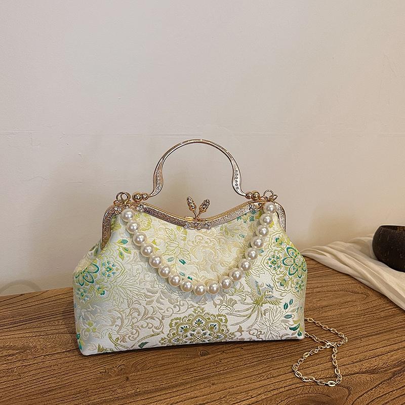 

Fashionable Shell-Shaped Embroidered Handbag for Women Pearl Chain Crossbody Small Shoulder Bag New Arrival