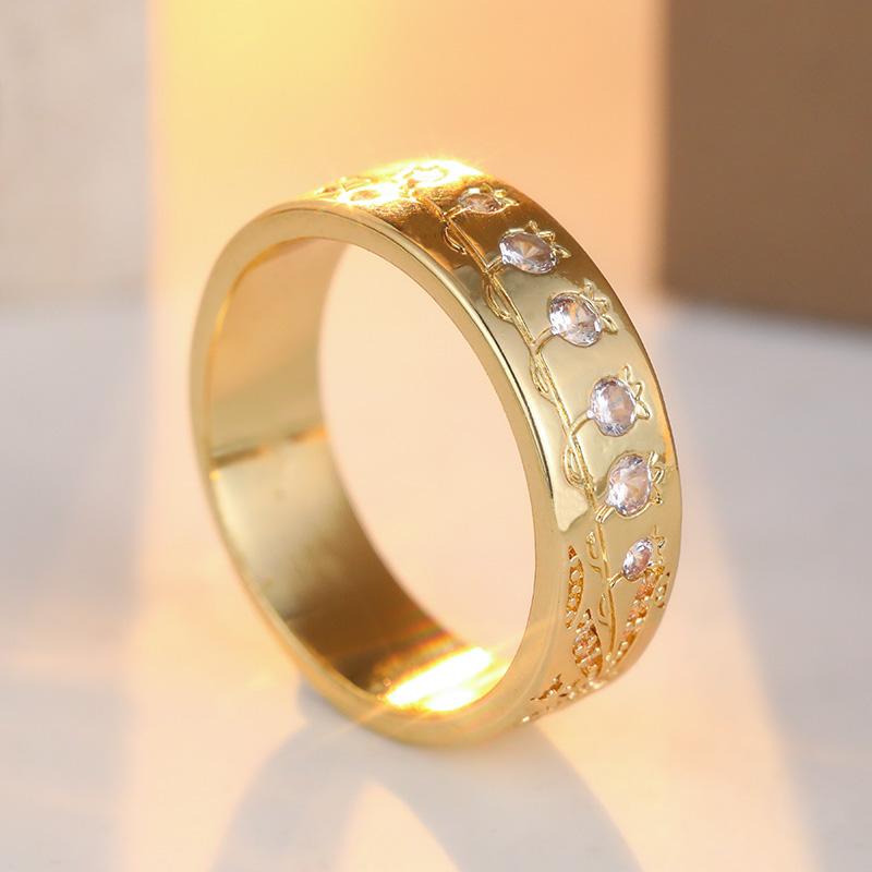 Minimalist Inlaid White CZ Flower Women's Ring Trendy Gold Color Hand Carving Daily Wear Party Jewelry Anniversary Gift