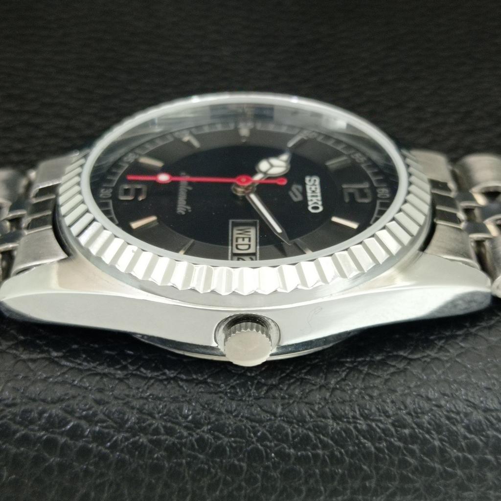 VINTAGE REFURBISHED SEIKO 5 AUTOMATIC JAPAN MENS BLACK DIAL WATCH a444526-1
