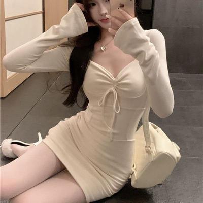 Robe Femme Douce & Épicée à Manches Longues Noire Coupe Slim pour Automne/Hiver 2024