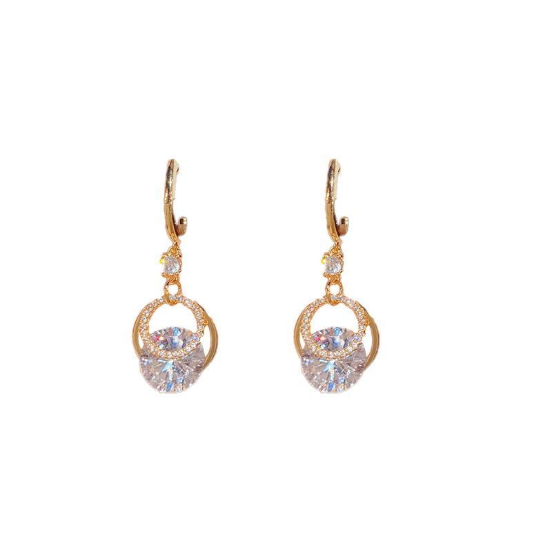 Boucles d'oreilles Tempérament Cercle Luxe Léger Zircon Super Étincelantes pour la Nouvelle Tendance Féminine Boucles d'oreilles Avancées Simples et Polyvalentes
