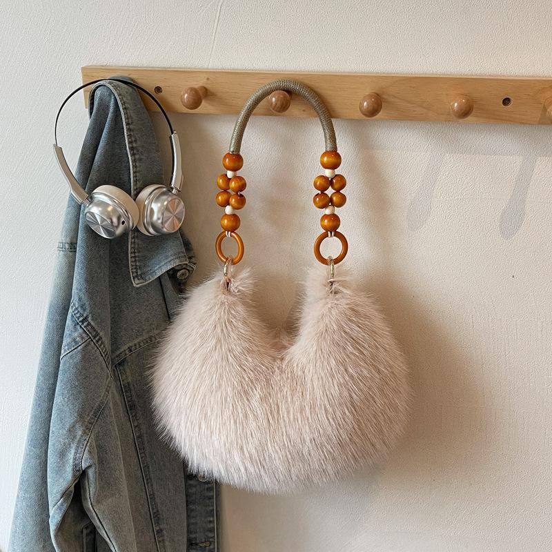 Plush bag women's 2025 autumn new trendy Chinese fashion shoulder bag large capacity commuter armpit bag