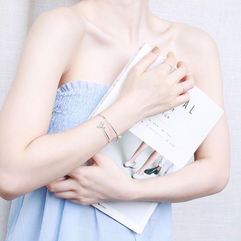 Einfacher grüner Blattarmreif Japanische Serie Süß Minimalistisch Damenmode Vielseitig Öffnung Verstellbares Armband Schmuck Großhandel