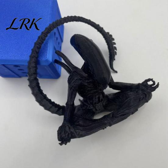 Matte Metal Texture Alien 3D Printed Figurine, Zen Meditation Detailed Model Desktop Ornament, Collectible Sculptures for Sci-fi Fans Modern Art Piece