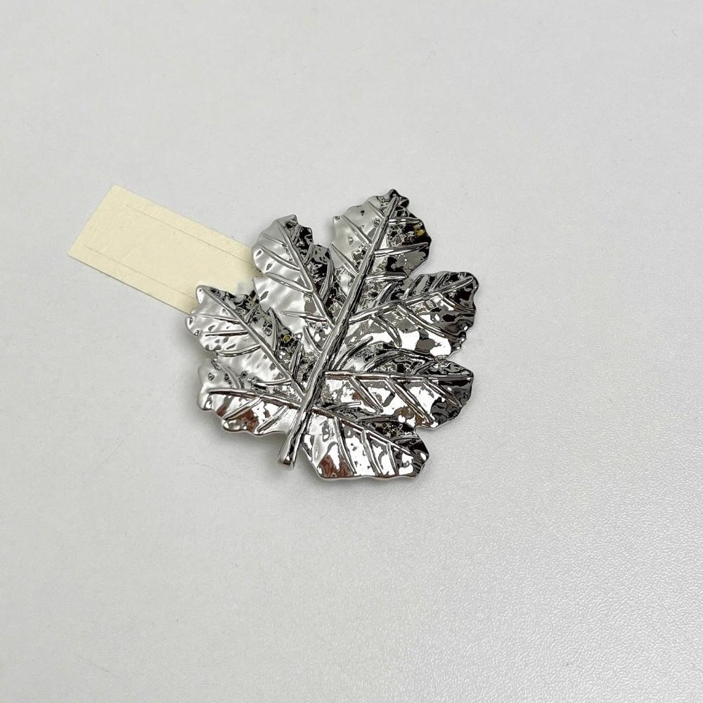 Exquisite Corsage Ornament Maple Leaf Brooch Vintage French Style Long Leaf Pin Gold Chest Flower Metal Glossy Brooch Gift