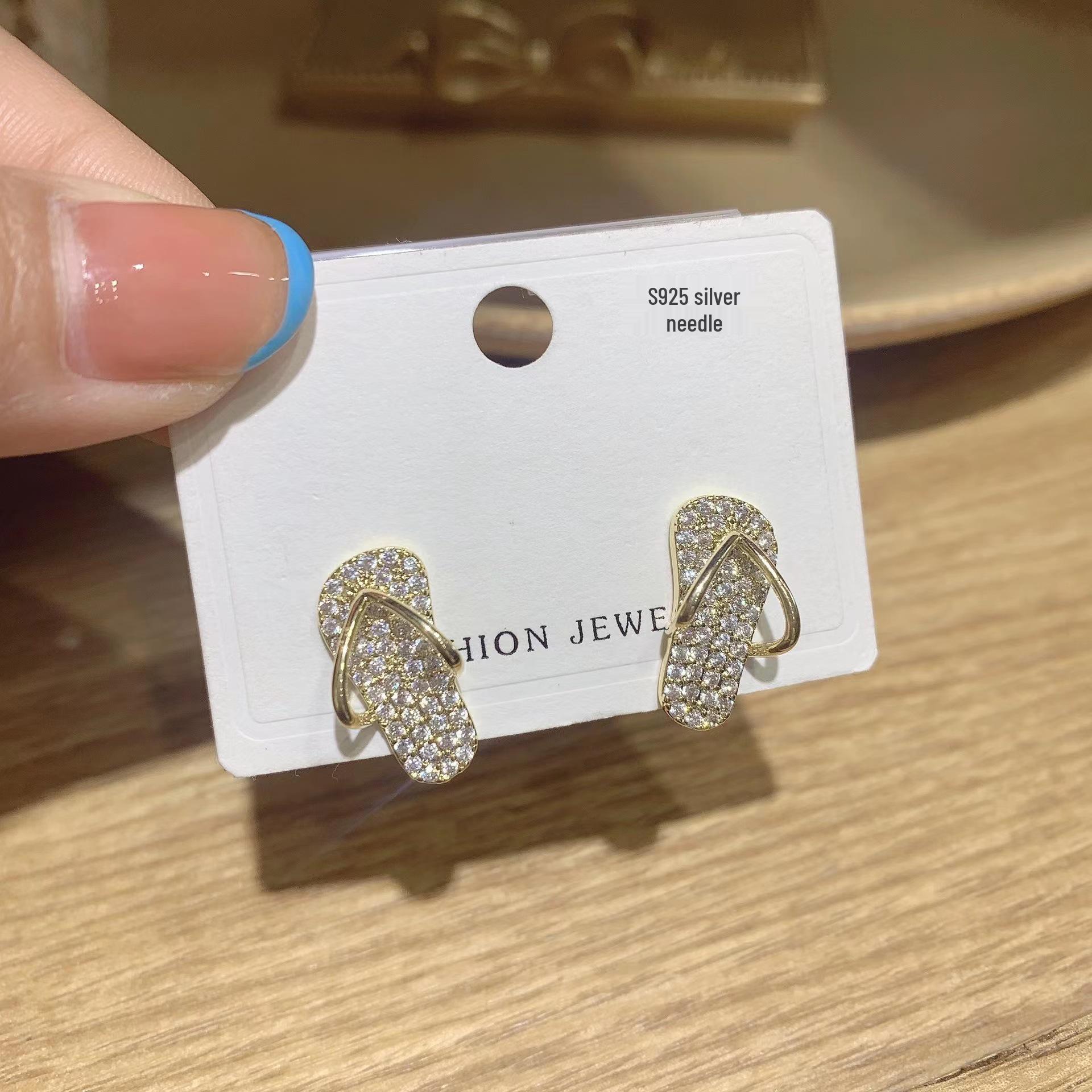 

Корейская мода S925 серебро маленькие серьги-пусеты в виде тапочек с бриллиантами для женщин