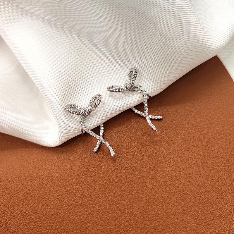 High-End Luxury Bow Mosquito Coil Design Earrings: Unique, Fashionable, All-Match Ear Clip for Women.