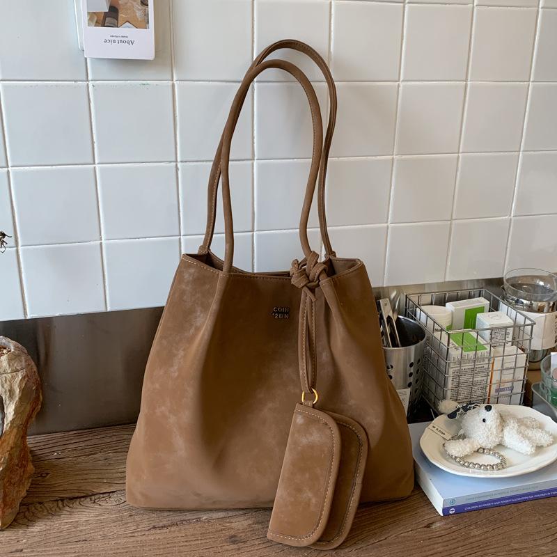 

Retro large-capacity bag women s new fashion and simplicity commuter shoulder bag portable bucket bag коричневый