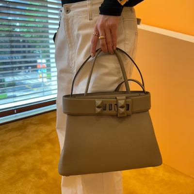 Bolsa Feminina Couro de Vaca Togo Fecho de Fivela com Trava Bolsa de Mão Transversal Bolsa de Ombro Diagonal Aba Única de Couro Bolsa Feminina de Alta Qualidade
