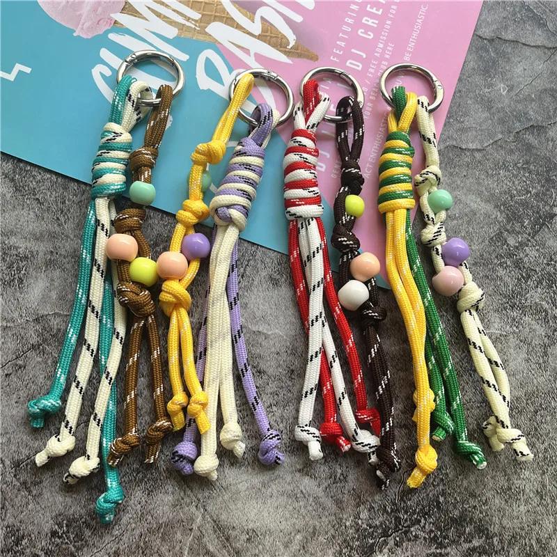 Taschenanhänger Kontrastfarben Auto-Schlüsselanhänger Handgefertigte Schlüsselanhänger für Damentaschen Metall-Schlüsselring-Zubehör Paar Kleines Geschenk