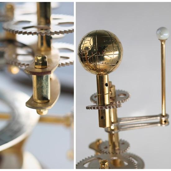 45.72 cm Luxury Art Piece for Book Shelves Brass and Steel Orrery A Larger Model of the Solar System with planets