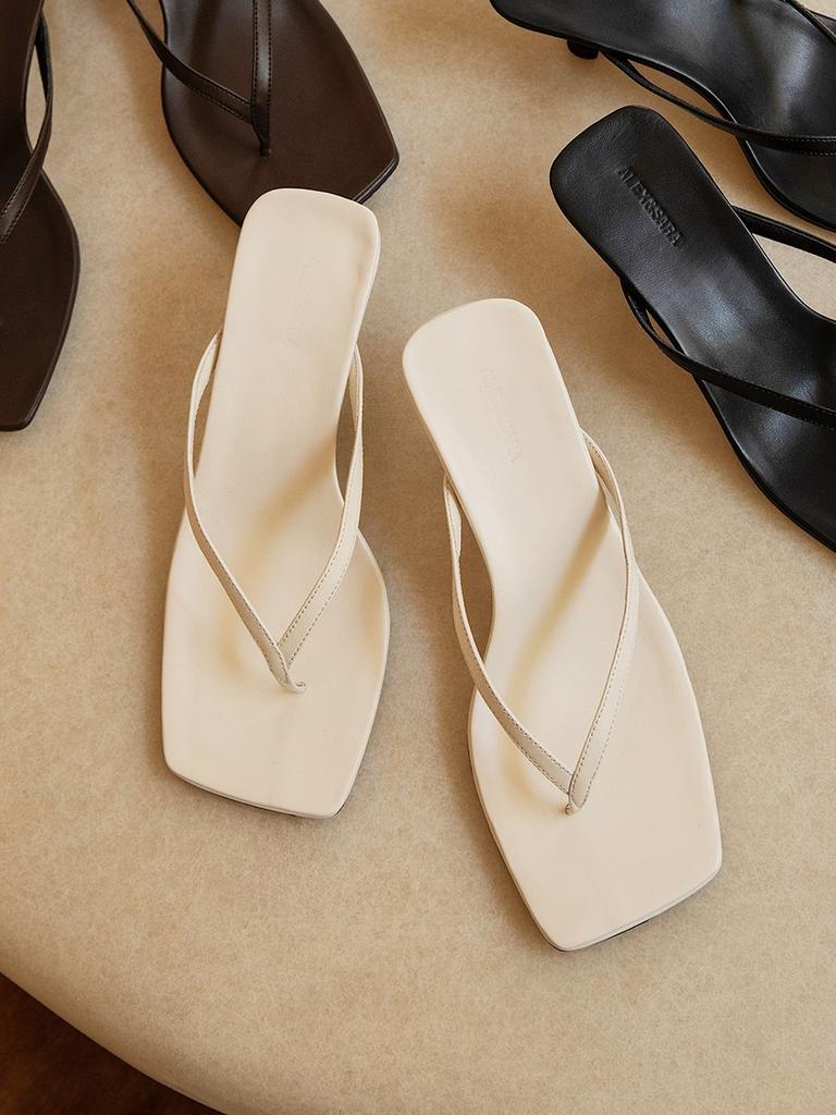 2025 Frühling und Sommer neue quadratische Zehenpartie Schafsleder Kitten Heel Kneif-Sandalen Damen Mid-Heel Zehensandalen Halbschlappen