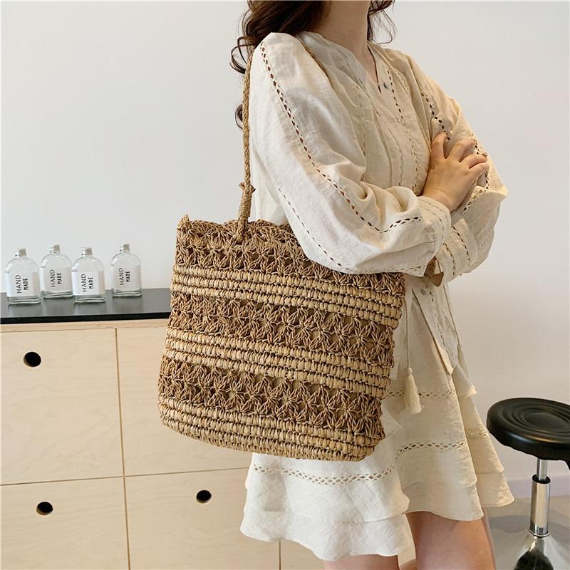 New hollow lace shoulder hand-woven straw bag versatile large capacity tote bag seaside vacation beach bag