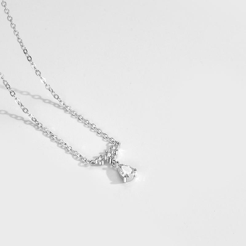 Necklace Women's Four Leaf Grass Ocean Heart Blue Zircon Collar Chain Light Luxury Feel Versatile New Style