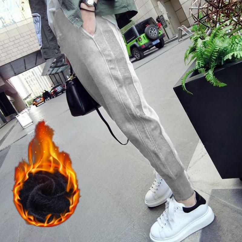 Schmal geschnittene Jogginghose mit hoher Taille Schwarz Schlankmachende Hose