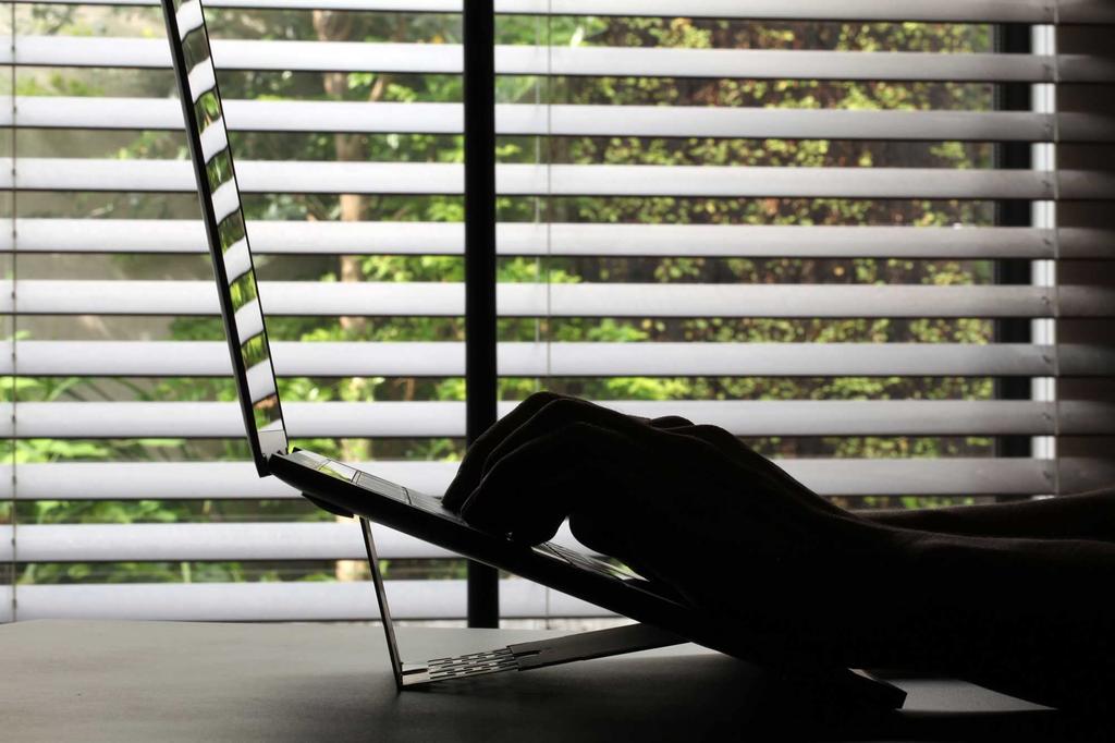 ONED Ergonomischer Laptopständer (Farbe Mitternacht) MJX800/MID