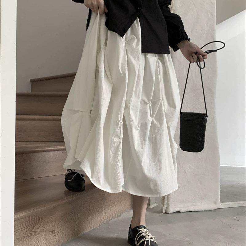 

Плиссированная пышная юбка А-силуэта с высокой талией в темном стиле - Простая белая текстура для женщин, идеально подходит для весны и осени. M белый