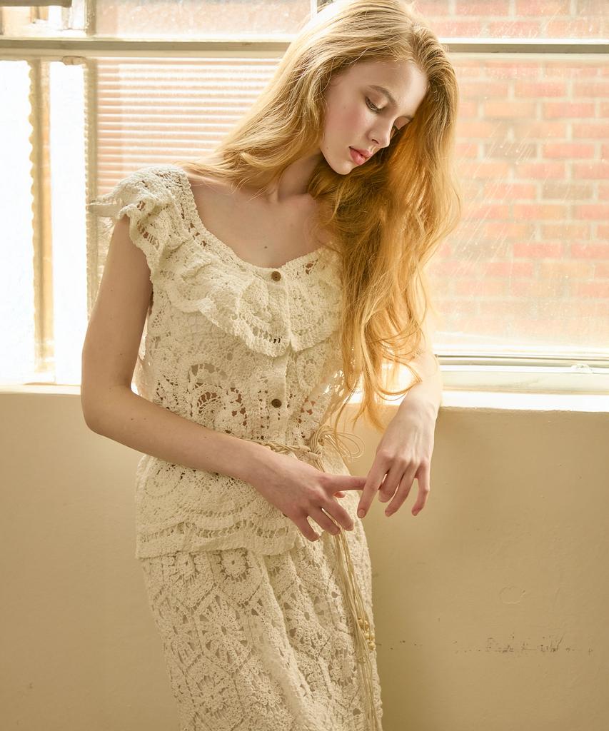 VIKINI VENDER Dillys Crochet Button Sleeveless Top - White