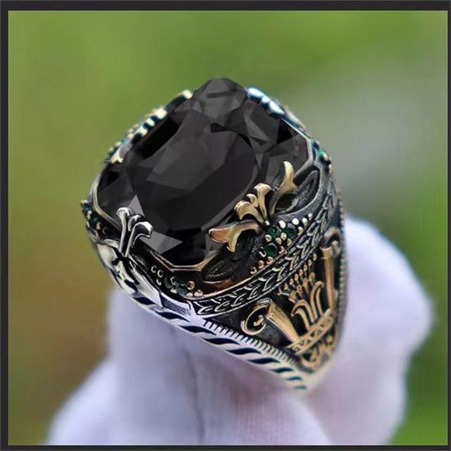 Men's Luxury Jade Inlaid Retro Ring - Bold Personality Statement Jewelry for Banquets and Parties.