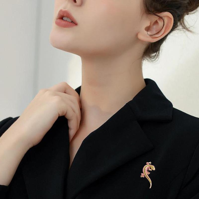 Lizard studded diamond brooch, metal brooch, animal rhinestone chest flower, clothing accessories, fashionable brooch for women