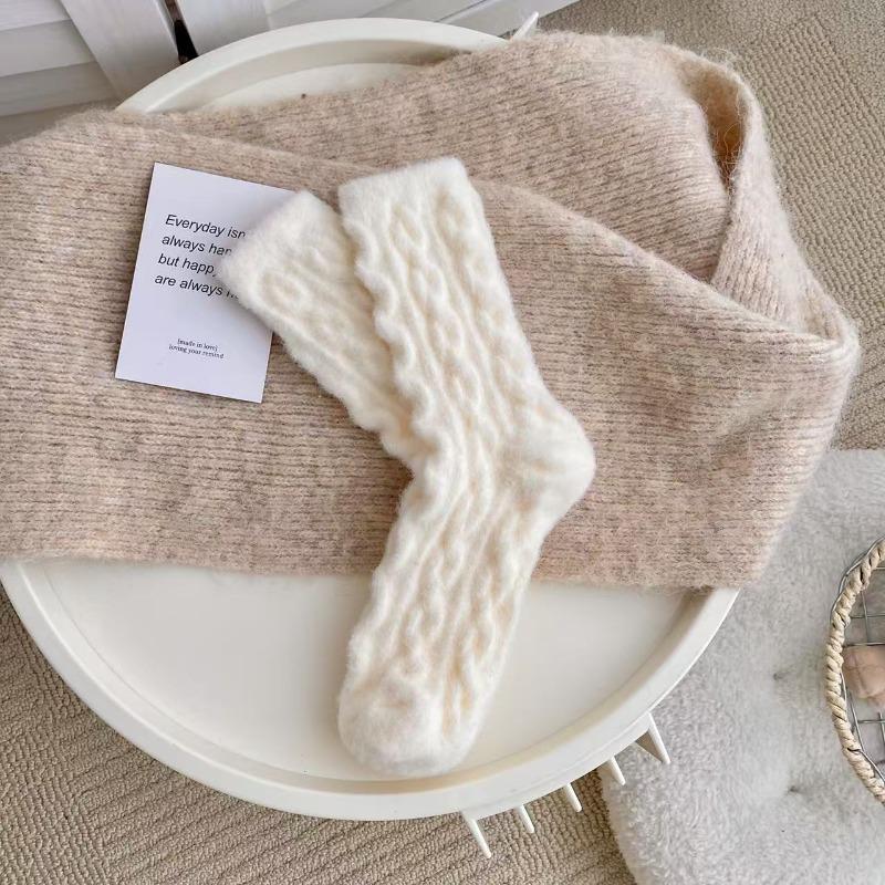 Autumn and Winter Socks Women's New Twist Solid Color Sleep Socks Australian Velvet Thickened Warm Home Floor Plush Socks