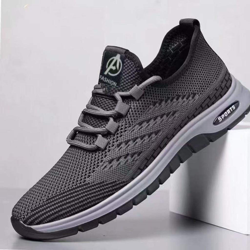 New Spring and Autumn Men's Shoes Flying Knitted Sneakers Lightweight Breathable Soft Sole Comfortable Student Running Shoes Versatile Casual Shoes