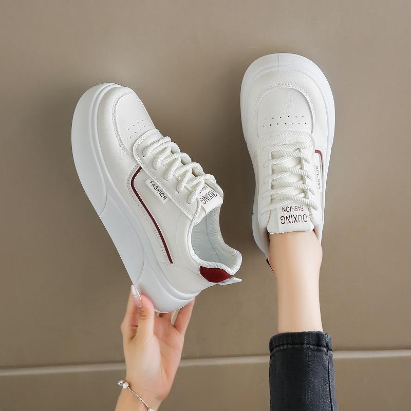 Height-increasing platform white shoes women's 2025 autumn new leather versatile sports shoes student soft-soled casual board shoes