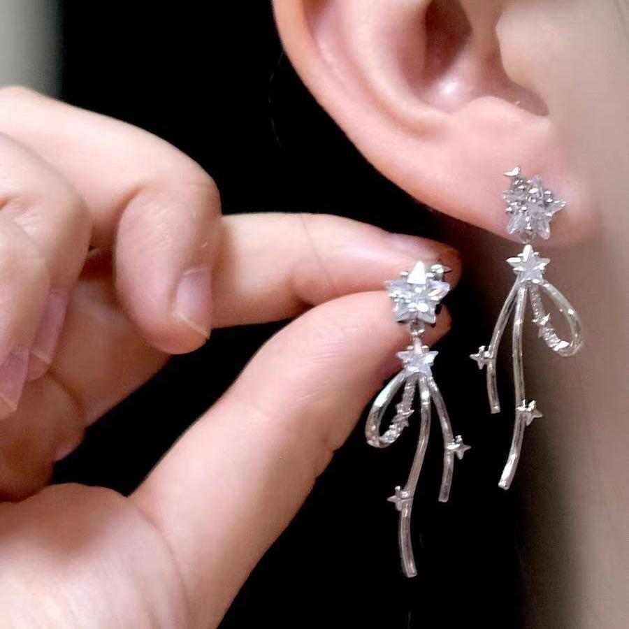 Japanese and Korean micro-inlaid star temperament earrings, women's fringed long stud earrings, cold wind ear jewelry