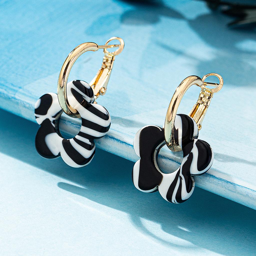 Fashion Exaggerated Flower Earrings Women'S Niche Design Sense Color Temperament Elegant Versatile Earrings