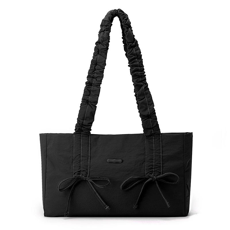 Han Suxi ma tę samą słodką, małą i świeżą plisowaną kokardkę, damską torbę na ramię i worek ściągany o dużej pojemności.