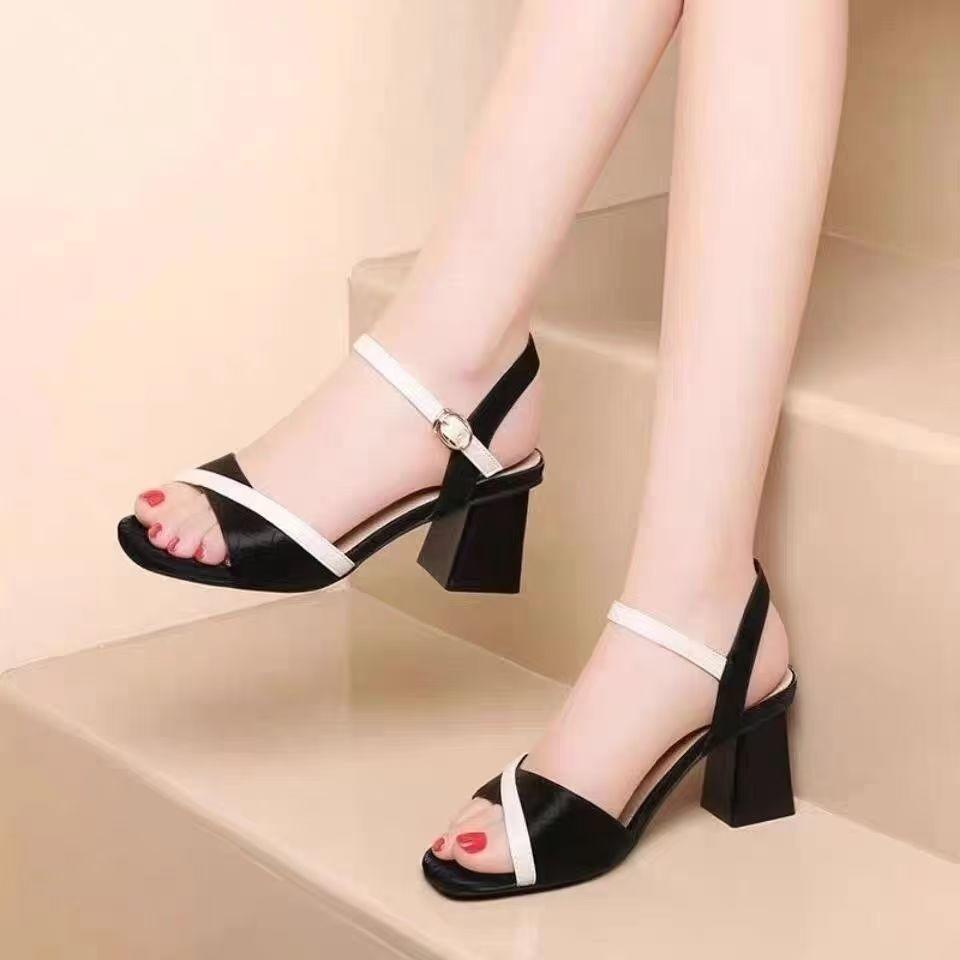 Damensandalen 2025 neu mittelhoch Absatz High Heels mit dickem Absatz Schnallenriemen Mode Freizeitschuhe Damenschuhe Farbabstimmung